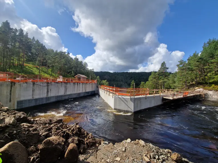 Dammen ved Frøytlandsfoss kraftverk