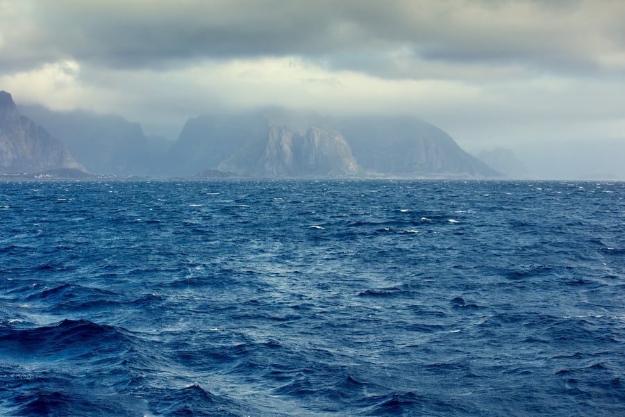 rocky-lofoten-islands-sea-shore-with-dramatic-sky-sea-view-norway-SBI-324617927